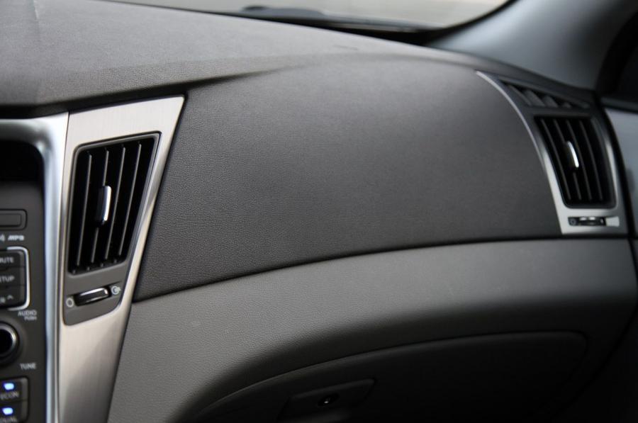  Hyundai Sonata Hybrid 2010 года  (фото 45 из 83)
